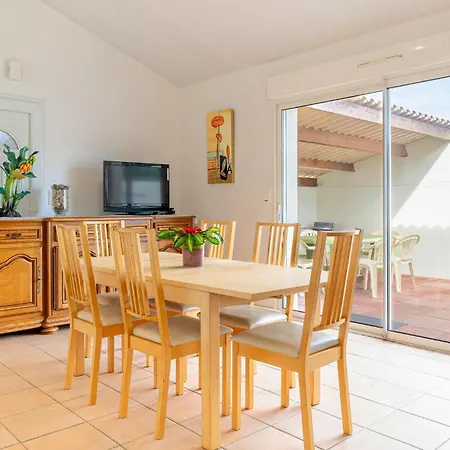 Awesome In Sur La Faute-sur-Mer