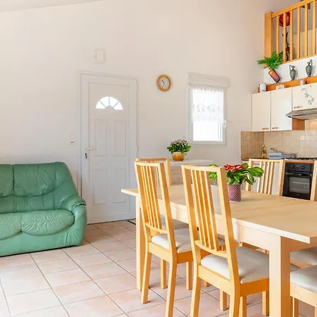 Ferienhaus Awesome In Sur