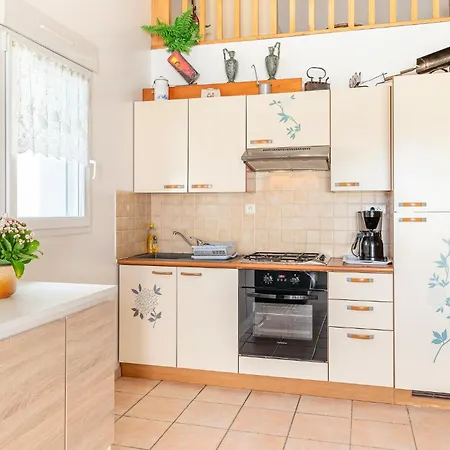 Ferienhaus Awesome In Sur La Faute-sur-Mer